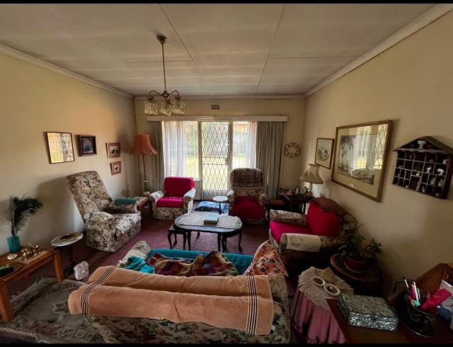3 BEDROOM HOUSE FOR SALE IN DERSLEY